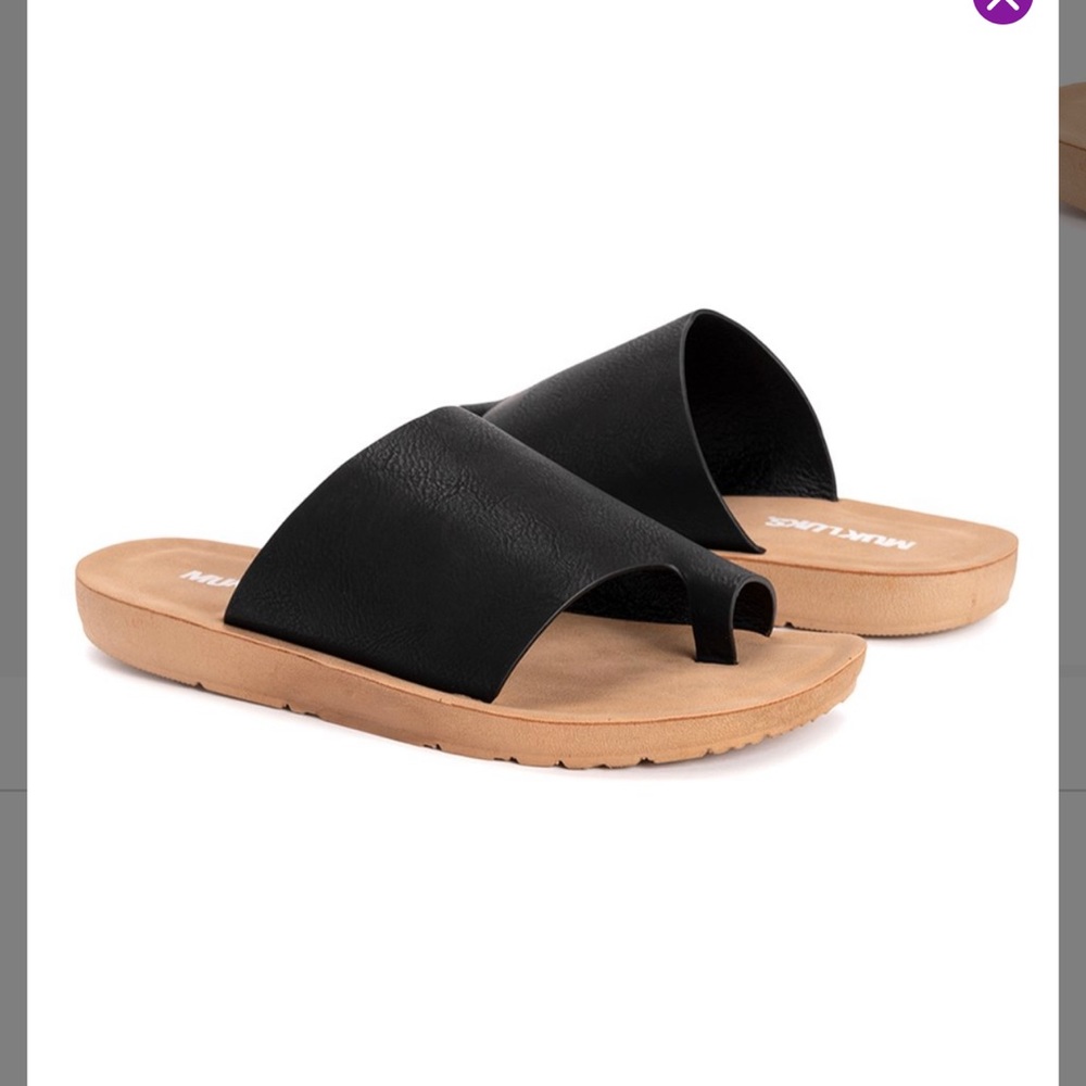 New Muk Luks Black sandal 7
